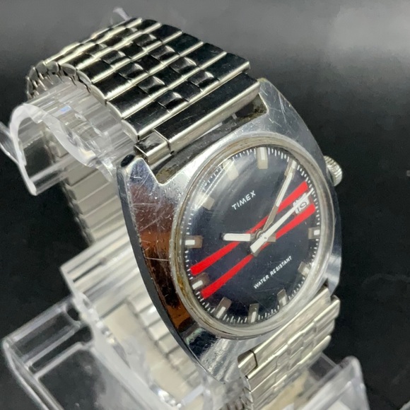 Vintage 1970's TIMEX Blue Dial With Red Stripes - Picture 3 of 5